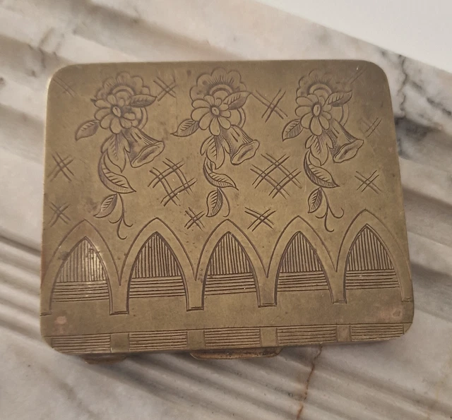 ancien poudrier art déco gravure signée