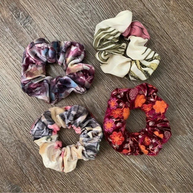 4 Scrunchies