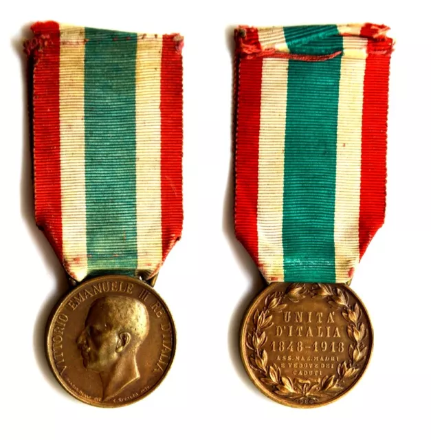 Médaille Avec Ruban Vittorio Emanuele III Roi D'Italie Unité D'Italie 1848-1918