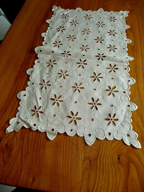 Broderie richelieu d'occasion - Linge de maison