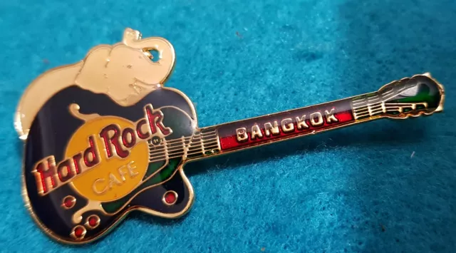 BANGKOK WHITE  ELEPHANT GIBSON BYRDLAND BLUE GIBSON GUITAR Hard Rock Cafe PIN