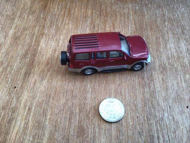 (500) Diecast Model Mitsubishi Pajero Car