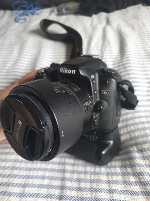 Nikon D80 Digital Camera + Nikon AF-S Nikkor 18-70mm DX ED lens + Battery Grip