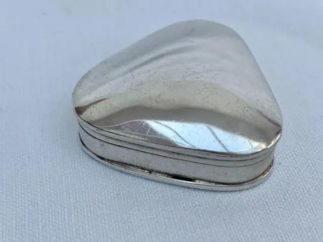 Scatola pillola triangolare argento sterling.