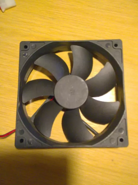 NZXT PC Case Cooling Fan 4 Pin Molex  FJ1202512SM 120mm x 25mm