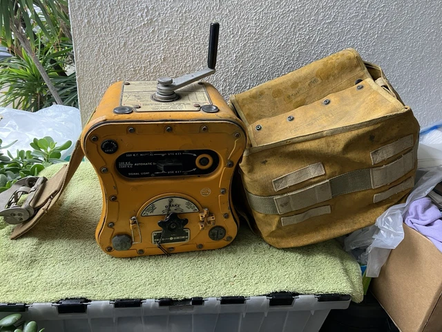 Vintage WWII Military Gibson girl Radio Transmitter Model T-74 / CRT -3
