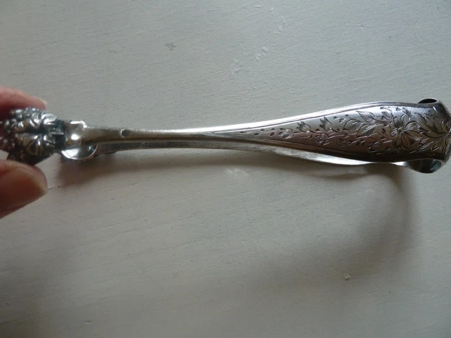 ANCIENNE PINCE À sucre , casse sucre forme ciseau en argent décor de roses EUR 29,99 - FR