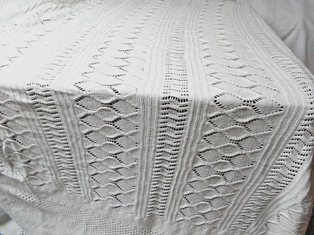 Grand Plaid Crocheté Fait Main 1,85x1,55 – Coton Blanc Vintage France