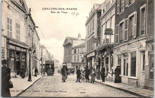 51 CHALONS SUR MARNE - Vue de la rue de vaux