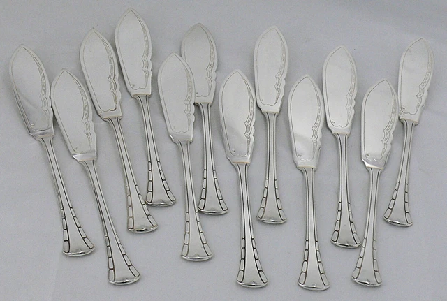 Série de 12 couteaux de table ravinet d'enfer métal argenté
