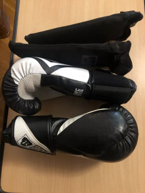 gants de boxe 8 oz et proteges tibias small 2