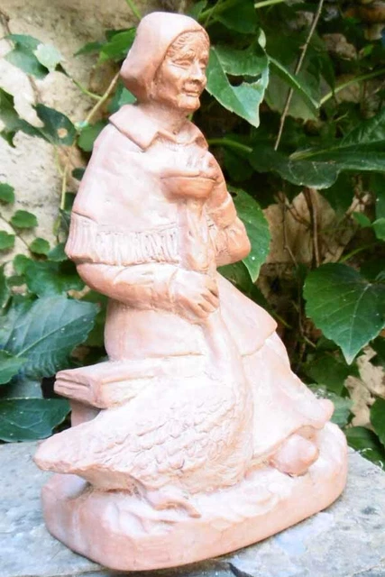 Terre Cuite Santon Francis Lascour Paysanne Gavant une Oie Foie Gras
