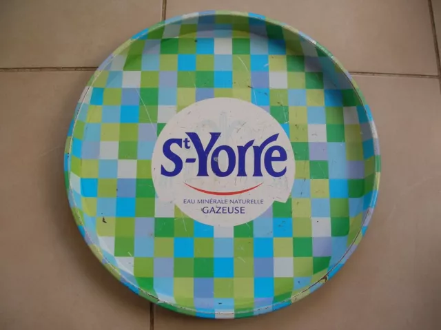 Ancien grand plateau Saint Yorre en métal de 42 cm