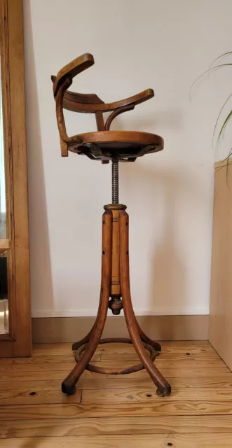 Fauteuil chaise de coiffeur enfant en bois courbé hauteur réglable époque Thonet