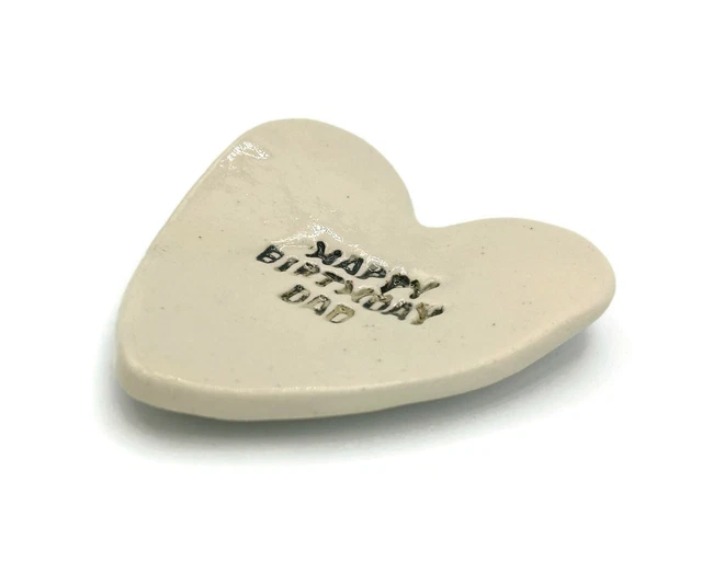 Plato de corazón de cerámica hecho a mano, plato de baratija de arcilla con...