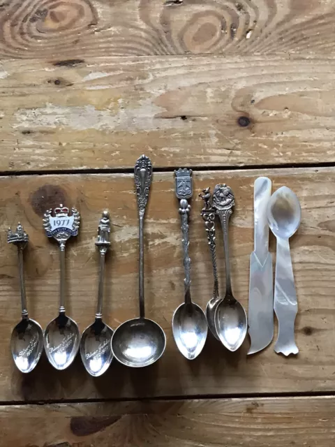 Mixed Lot Vintage Cutlery Set Silver Jubilee Mother Pearl Finials Etc- M9