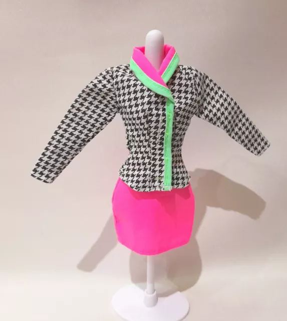Vintage Barbie Doll - Fashion Outfit DEL140