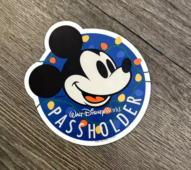 Disney World Annual Passholder Mickey Mouse Christmas Lights Magnet Holiday