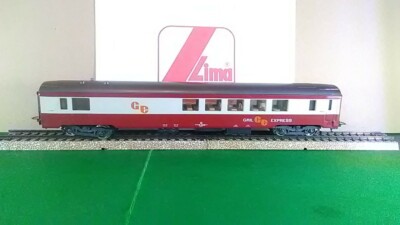 2 wagons sncf cinema & gril ge express HO . 2 wagons lima Lima LIMA 