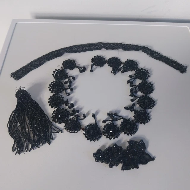 Lot De 10 Perles Anciennes En Jais Noir Triangulaires Facettées - Art Déco / Belle Époque - Passementerie