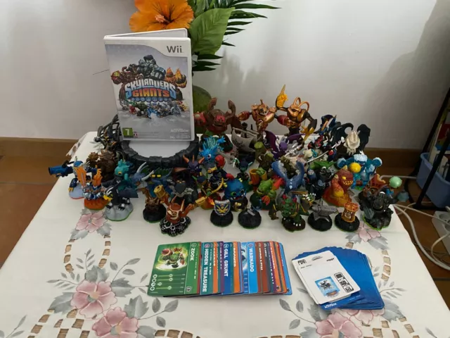 Grand lot de 43 Figurines Skylanders +Cartes + Jeu Skylanders Giants + Socle Wii