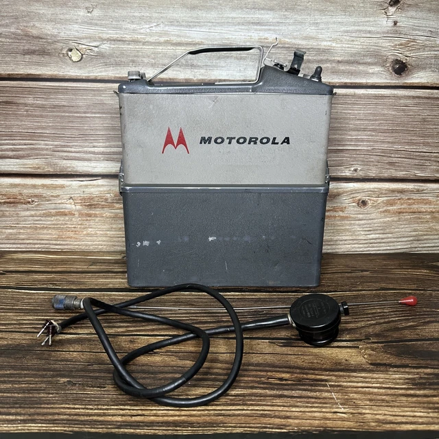Vintage Motorola P33 - 2A Handie Talkie Forestry FM Radiophone Lunch Box *READ* Vintage Motorola P33 - 2A Handie Talkie Forestry FM Radiophone Lunch Box *READ*