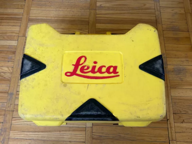 Leica Rugby 820 Horizontal Laser Level Package