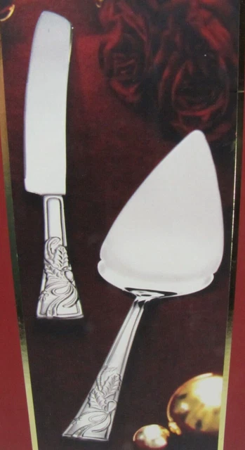 JUEGO DE CUCHILLO Y SERVIDOR LENOX HOLIDAY PASTEL EN CAJA Tono Plateado TEMA HOJA DE ACEBO