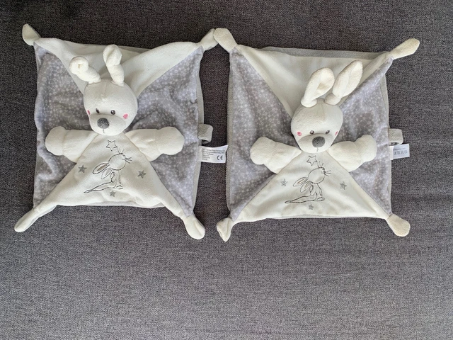 Lot de 2 Doudou lapin blanc gris etoiles nicotoy attache tetine TBE