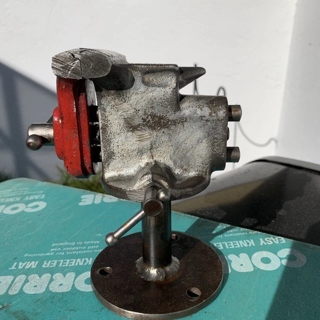 VINTAGE MILLERS FALLS JEWELERS ANVIL VISE with HEAVY DUTY PEDESTAL BASE,2 1/2”