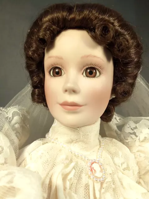 Porcelain  Doll  (481 )   "Elizabeth " The Ashton-Drake Galleries   1994