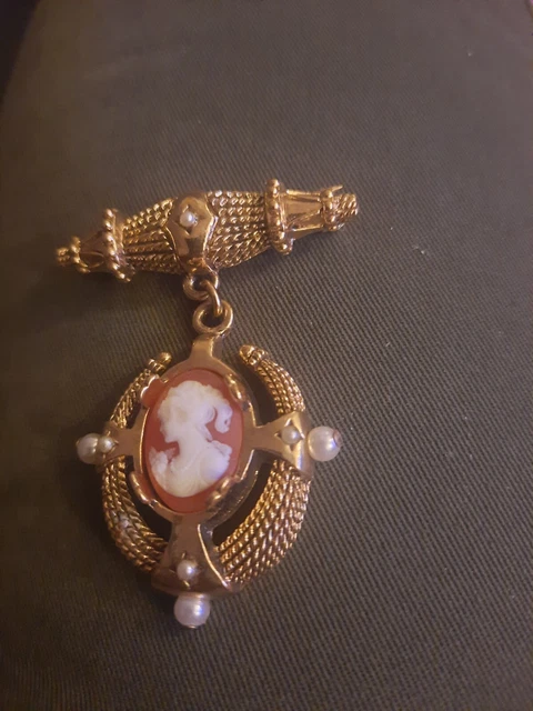 Beau Camee Ancien  Sur Broche . 2