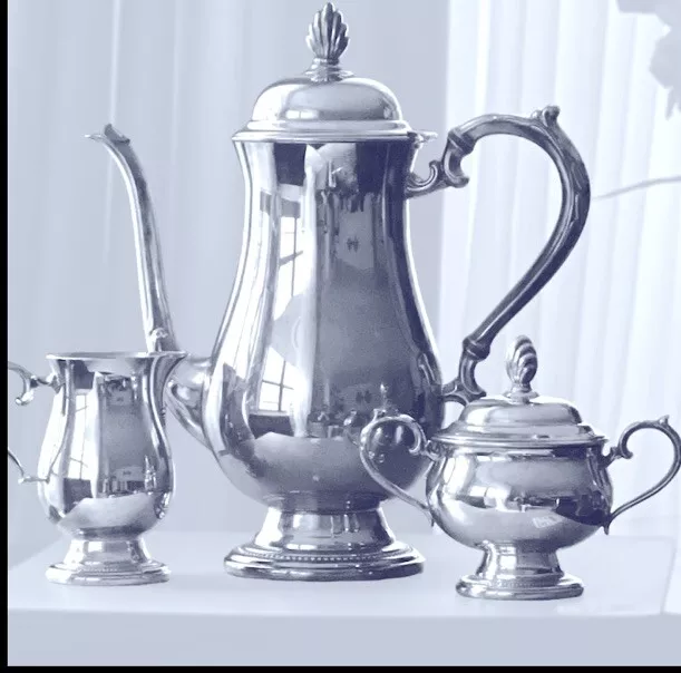 Vintage Oneida USA Silver Plated Coffe Tea Set Teapot , Creamer & Sugar Pot