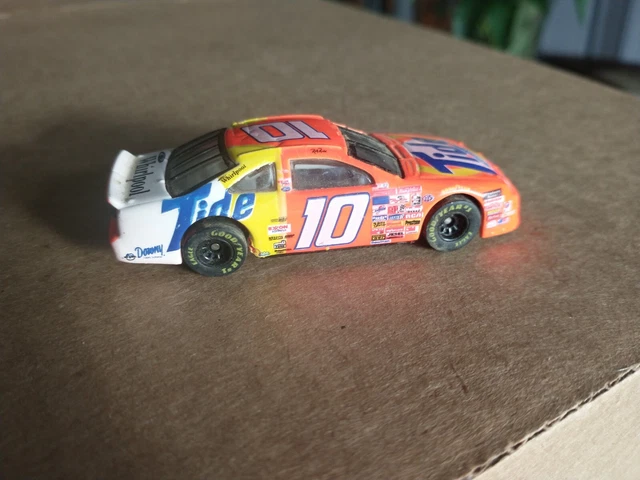 MOULÉ SOUS PRESSION Personnalisé 2024 #45 Tyler Reddick Monster