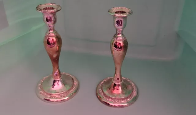 Oneida Pair 9 1/2 Candlesticks Silver Plate Holds Tarnish Resistant