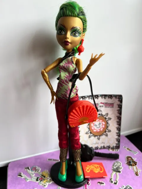 B#3 Monster High Jinafire Long Scaremester Doll With Accessories Ex Cond
