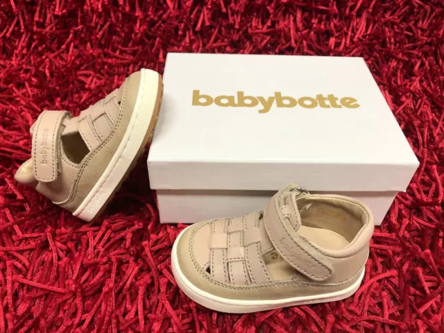 Chaussures Enfants Babybotte Taille FR 18 Couleur Beige neuf !!