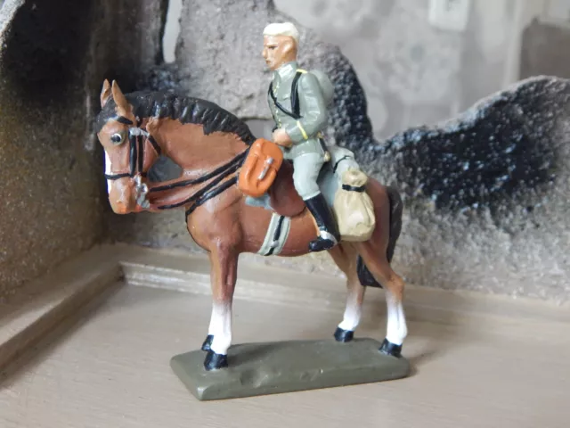 Soldat zu Pferd, mit Markung RK, aus Masse in 7cm