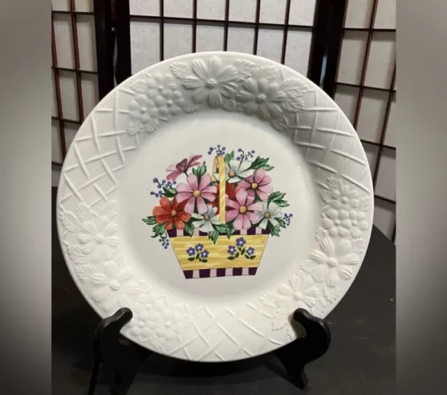 Gibson Designs Ivory Flowers Dinner Plate