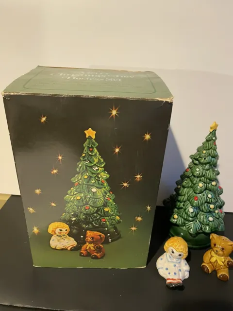 Avon Merry Christmas Tree Hostess Set Ceramic Tree With Salt Pepper Original Box