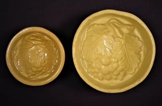 RARE ANTIQUE AMERICAN 1800s TRENTON, NJ PAIR ROUND CORY GRAPE MOLDS YELLOW WARE