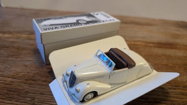 Kit Miniature Voiture CCCUS Ford 1936 Final Roadster Cabriolet - Échelle 1/43 Résine