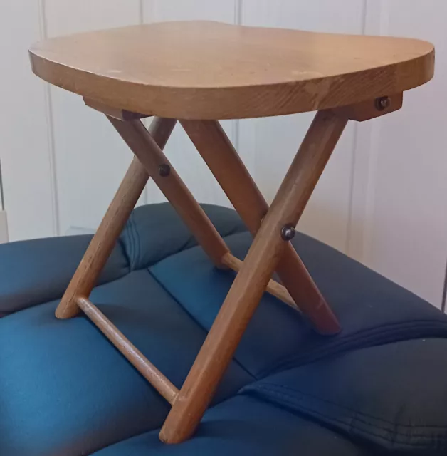 VINTAGE NEVCO 1950s CHILDS FOLD AND CARRY WOODEN STOOL.10 INCH TALL.12 INCH WIDE