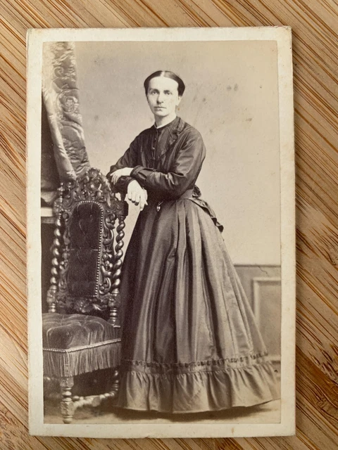 Photo Carte de Visite CDV Portrait femme 1860 robe