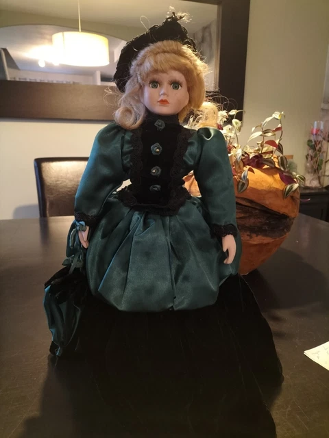 POUPEE DE COLLECTION LA PRINCESSE EN PORCELAINE (Neu und