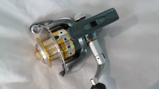 FISHING REELS- NEW QUANTUM STRATEGY 8bb 30 size SPIN REEL $20.19