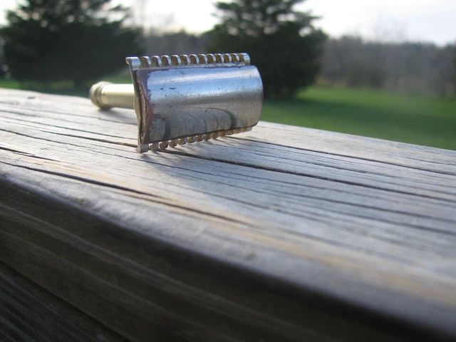 Nice Gillette 1931-1935 Goodwill DE Safety Razor w/Ball End Gold Tone