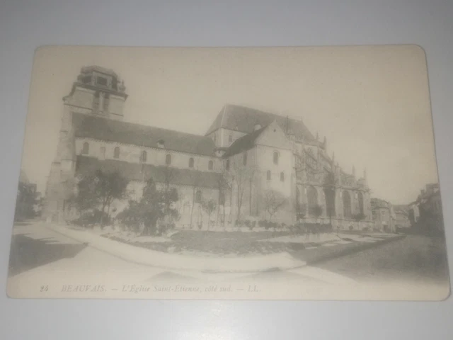 CPA - 60 - BEAUVAIS - L'Eglise Saint-Etienne, Côté Sud