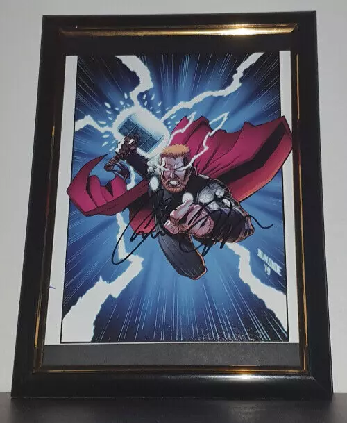 CHRIS HEMSWORTH - HAND SIGNED - WITH COA THOR AVENGERS FRAMED AUTOGRAPHED 8x10