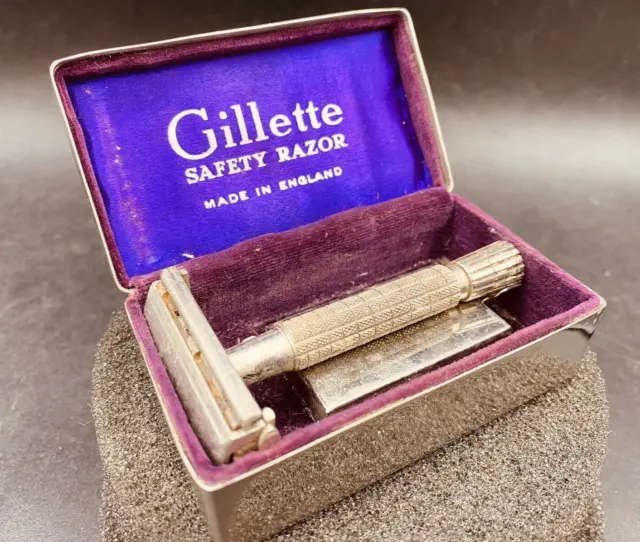 Navaja de afeitar de seguridad Gillette hecha en Inglaterra caja de acero compartimiento retrato raro